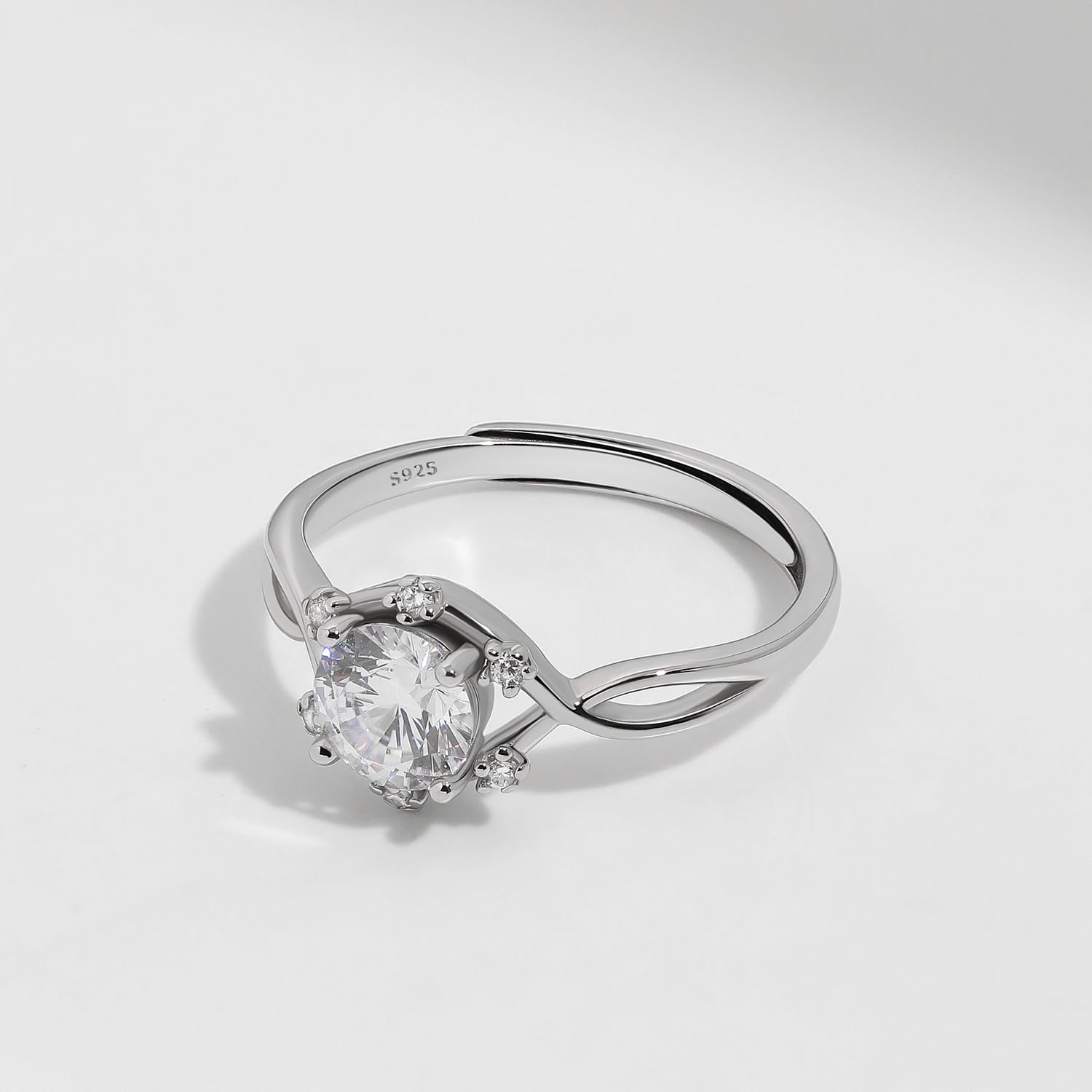 Anillo Solitario de Compromiso Meissa de 0.55 Ct para Mujeres, Anillo de Promesa Infinito, Anillo de Boda de Plata de Ley 925 con Circonita Cúbica, Corte Radiante, Anillo de Eternidad Ajustable