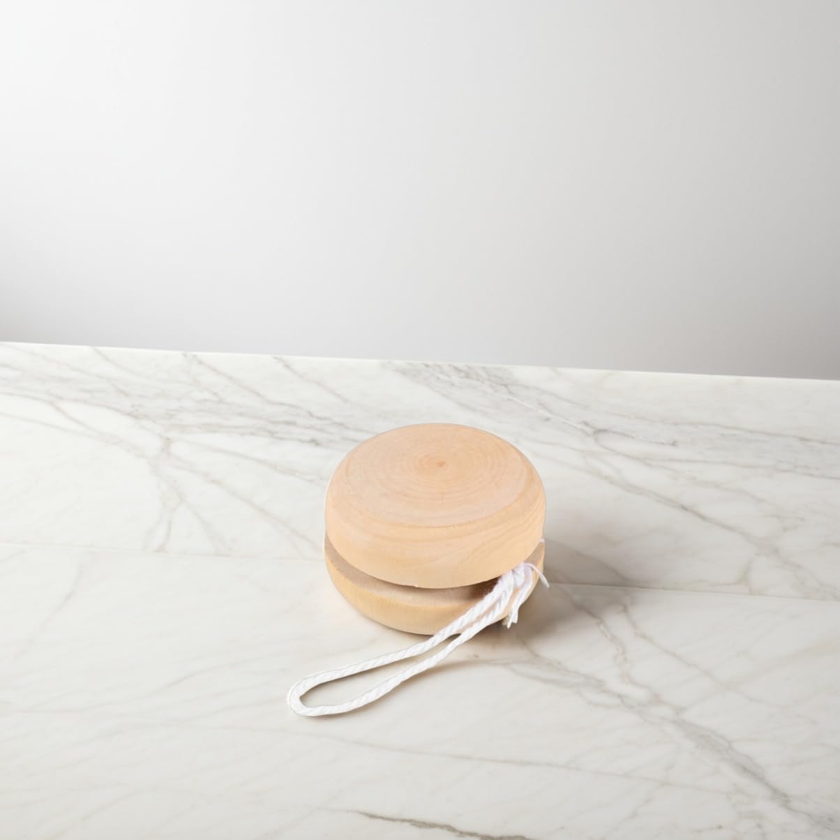 HONMEET 12Pcs Wooden Graffiti Yo Yo Balls Drawing for Creative Painting Activity and Portable for Birthday Parties and Playroom Decor