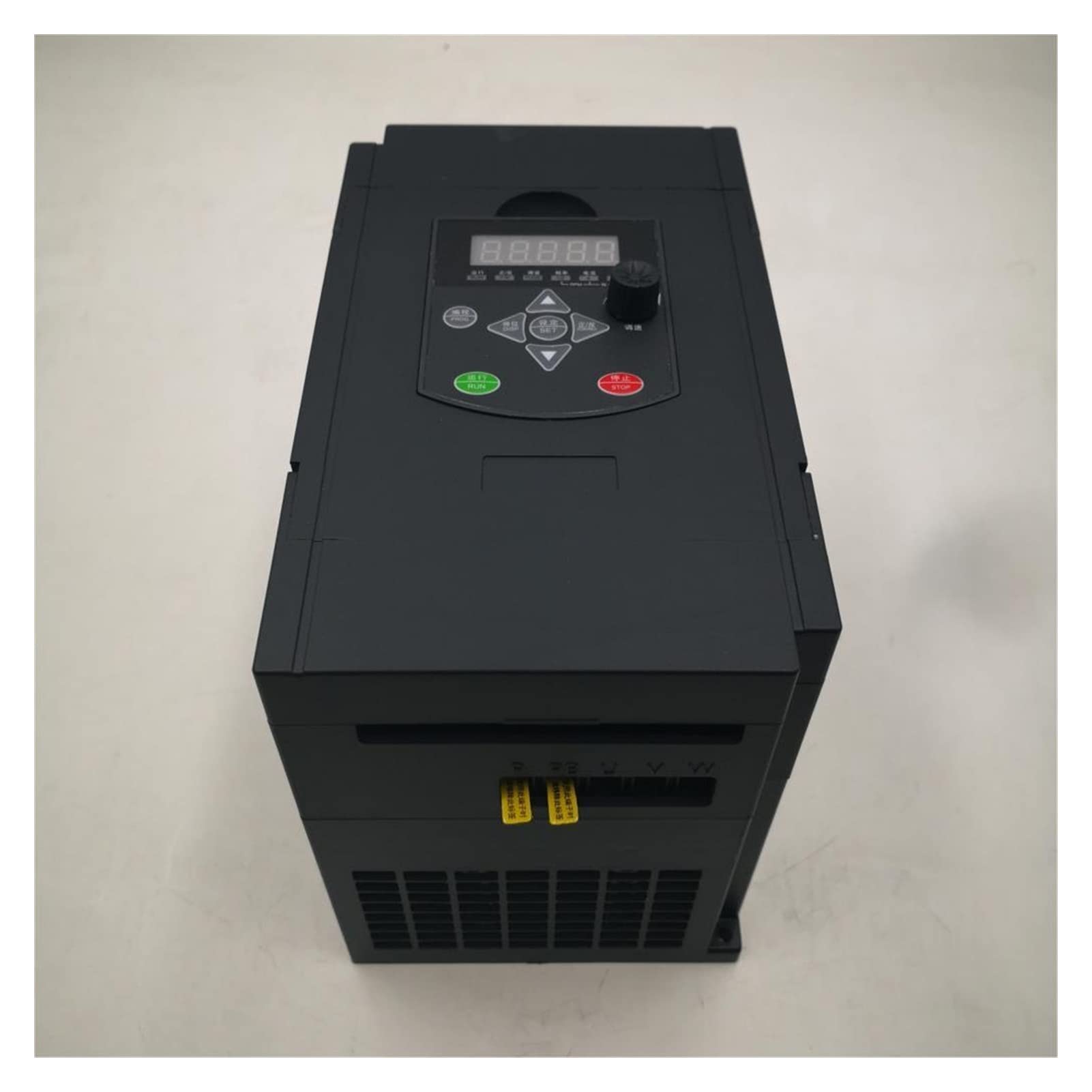 Azionamento a frequenza variabile, 5. 5kw. Inverter a trazione a frequenza variabile Adatto for motore a velocità di velocità trifase VFD. Inverter per il controllo della velocità del motore mandrin