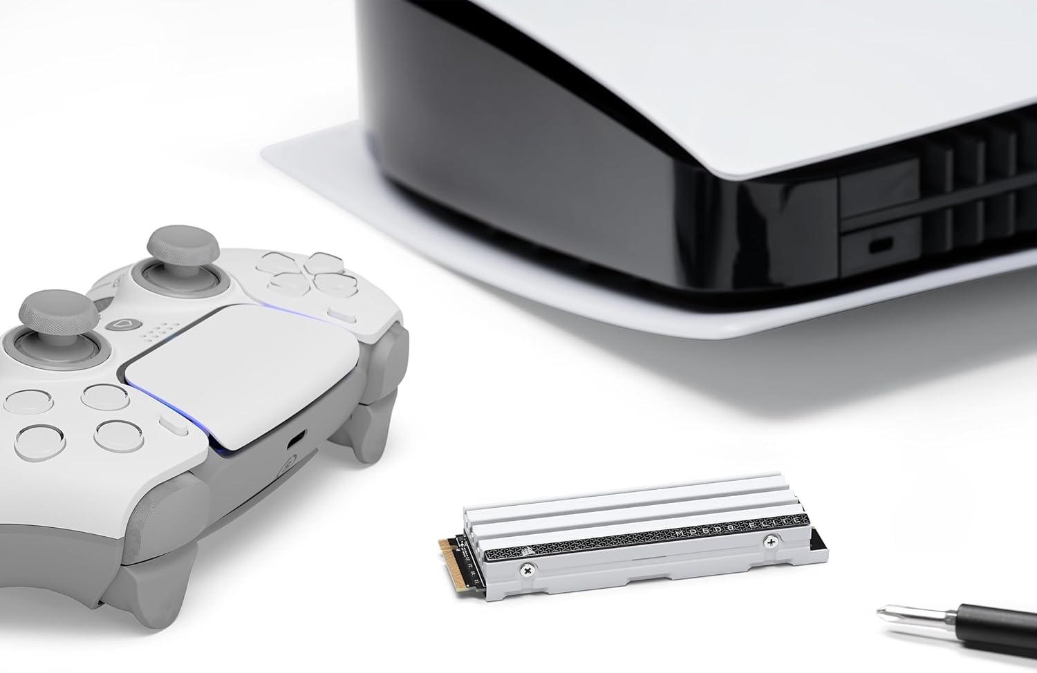 Corsair MP600 Elite 2 to M.2 PCIe Gen4 x4 NVMe SSD - Optimisé pour PS5 - Dissipateur Thermique Inclus - M.2 2280 - Lecture Séquentielle Jusqu'à 7 000 Mo/s - 3D TLC NAND Haute Densité - Blanc