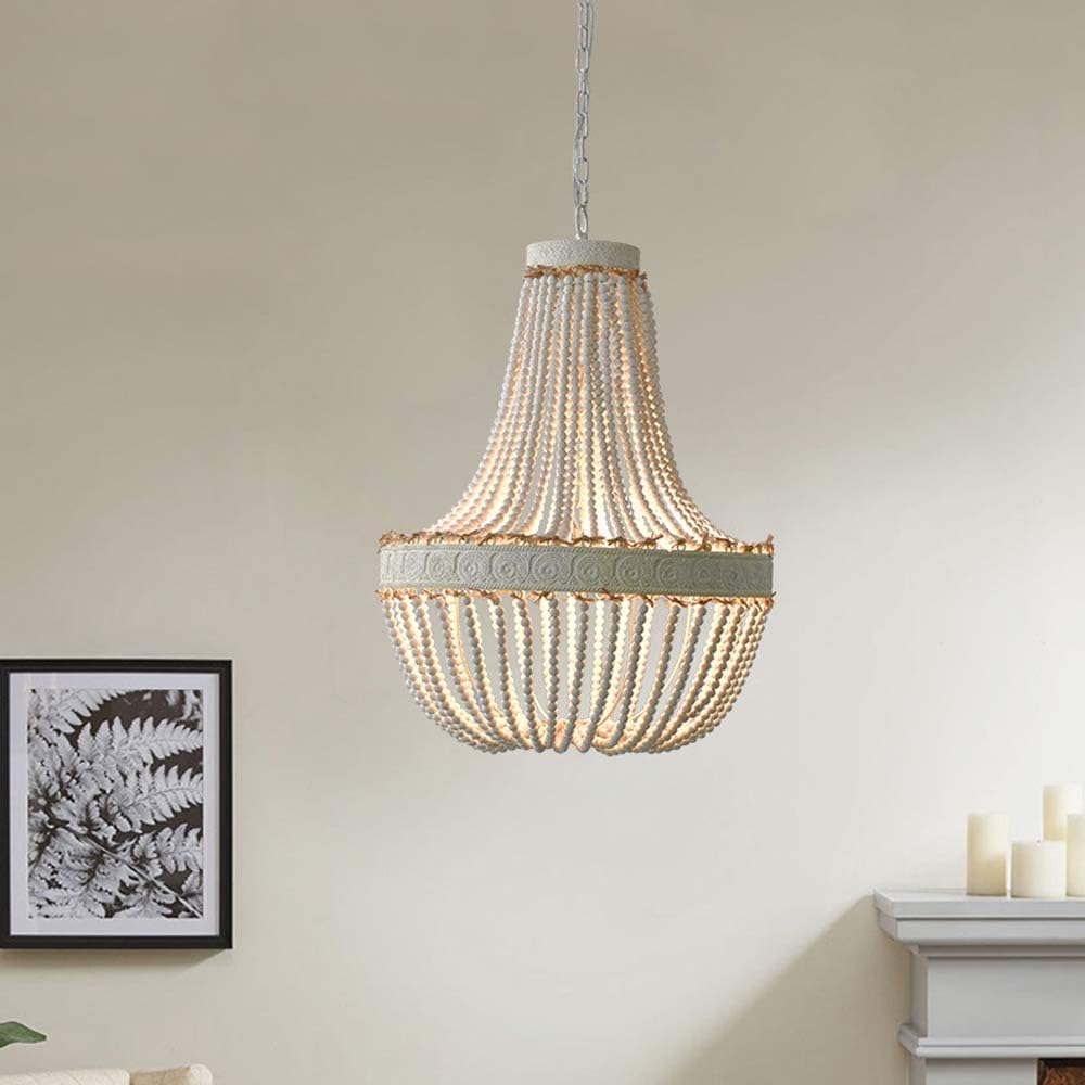Lustre en perles de bois pour en finir avec les pièces sombres