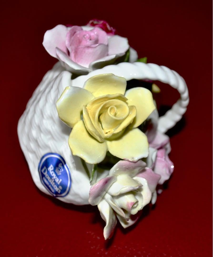 ロイヤル・ドルトンの薔薇花籠　  bone china ロイヤル・ドルトンの薔薇花籠Royal Doulton bone china