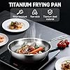 Poêle martelée en titane Pro avec couvercle, résistante aux rayures, conduction rapide de la chaleur, compatible avec toutes les plaques de cuisson (22 cm)