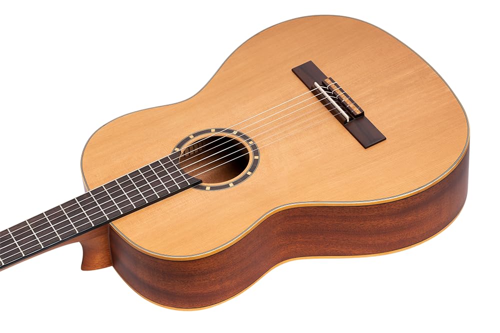 Ortega Guitars Chitarra Concerto per Mancini Slim Neck Full Size - Serie Family - include Gig Bag - mogano/top in cedro (R122SN-L)