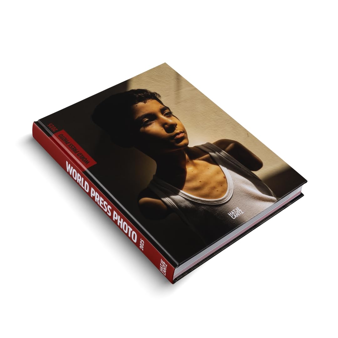World Press Photo Yearbook 2025: English Edition