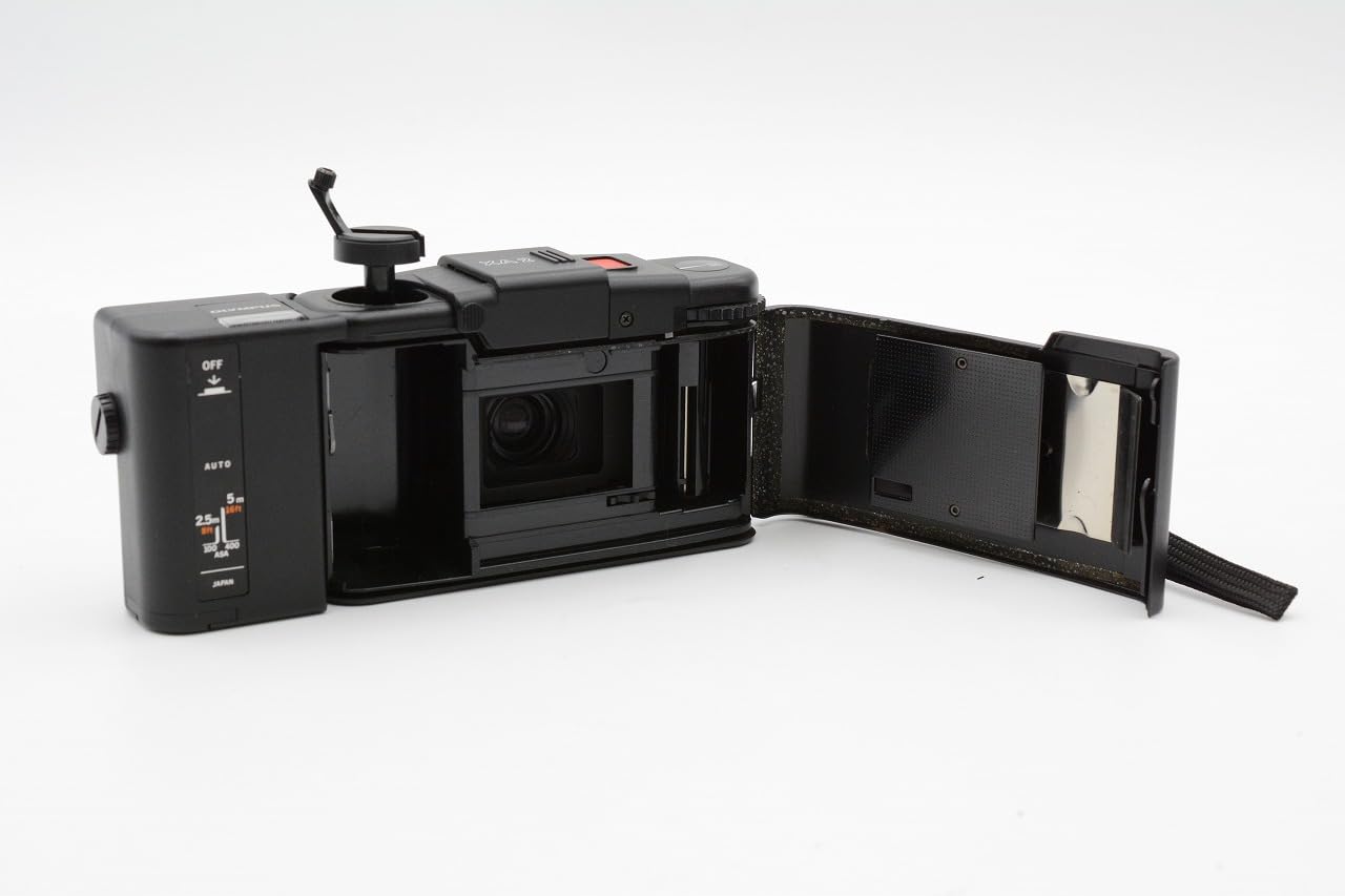 フィルムカメラ OLYMPUS XA2 ZUIKO F3.5 35mm A11 002 Olympus XA2 35mm Film Camera with D-Zuiko 35mm Lens - Made in