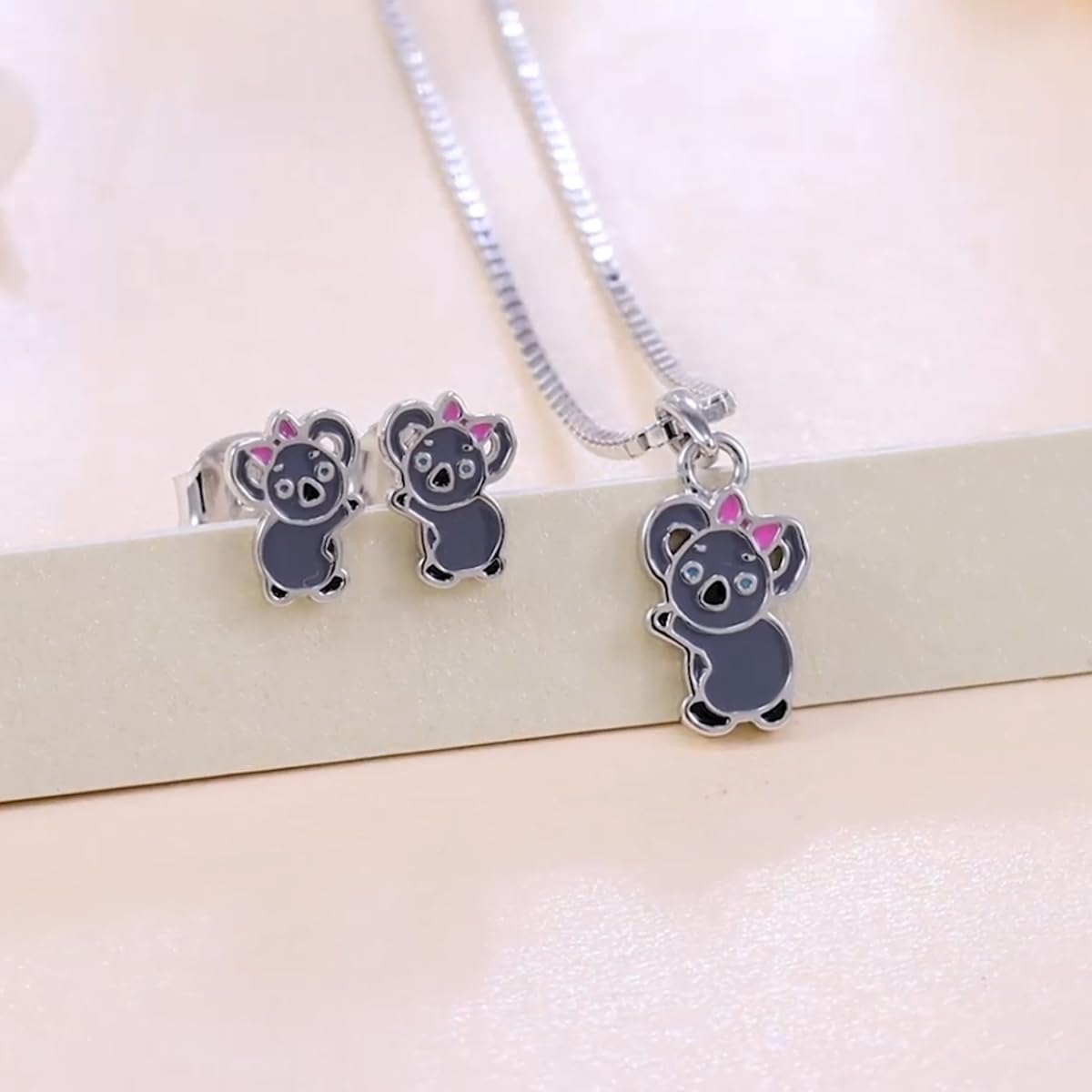 PAVELS Kinder Schmuckset Koala - Ohrstecker und Kette für Mädchen aus echtem 925 Silber - Niedliches Tiermotiv Schmuck für Kinder - Geschenkidee für Mädchen