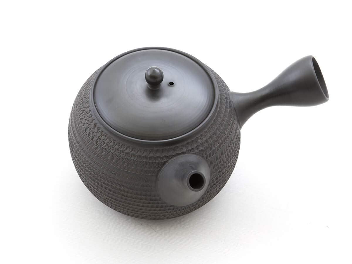 Japanische Teekanne Grüner Tee, Keramik Kyusu Tokoname Japan. Schwarz. Integriertes Tee-Sieb, nicht glasiert
