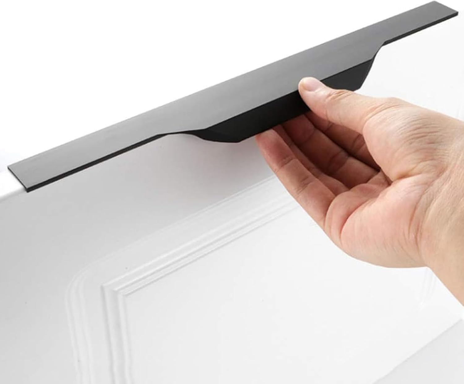 Poignées de porte d'armoire en aluminium pour un rangement épuré et pratique