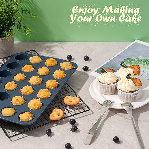 Foto von SUPER KITCHEN Mini Muffinform aus Silikon für 24 Muffins, Antihaft Muffinblech Antihaftbeschichtet Backblech Backform für Mini Cupcakes, Brownies, Kuchen, Pudding, 34 x 23 x 2,5 cm (Grau)