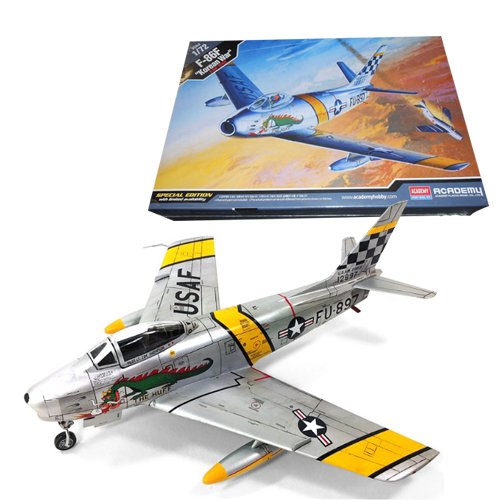 F-86F Sabre Academy 1/72 maquette avion de chasse de la guerre de Corée