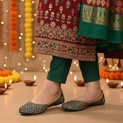 Image of DFR Women Embroidered Mojari Juttis