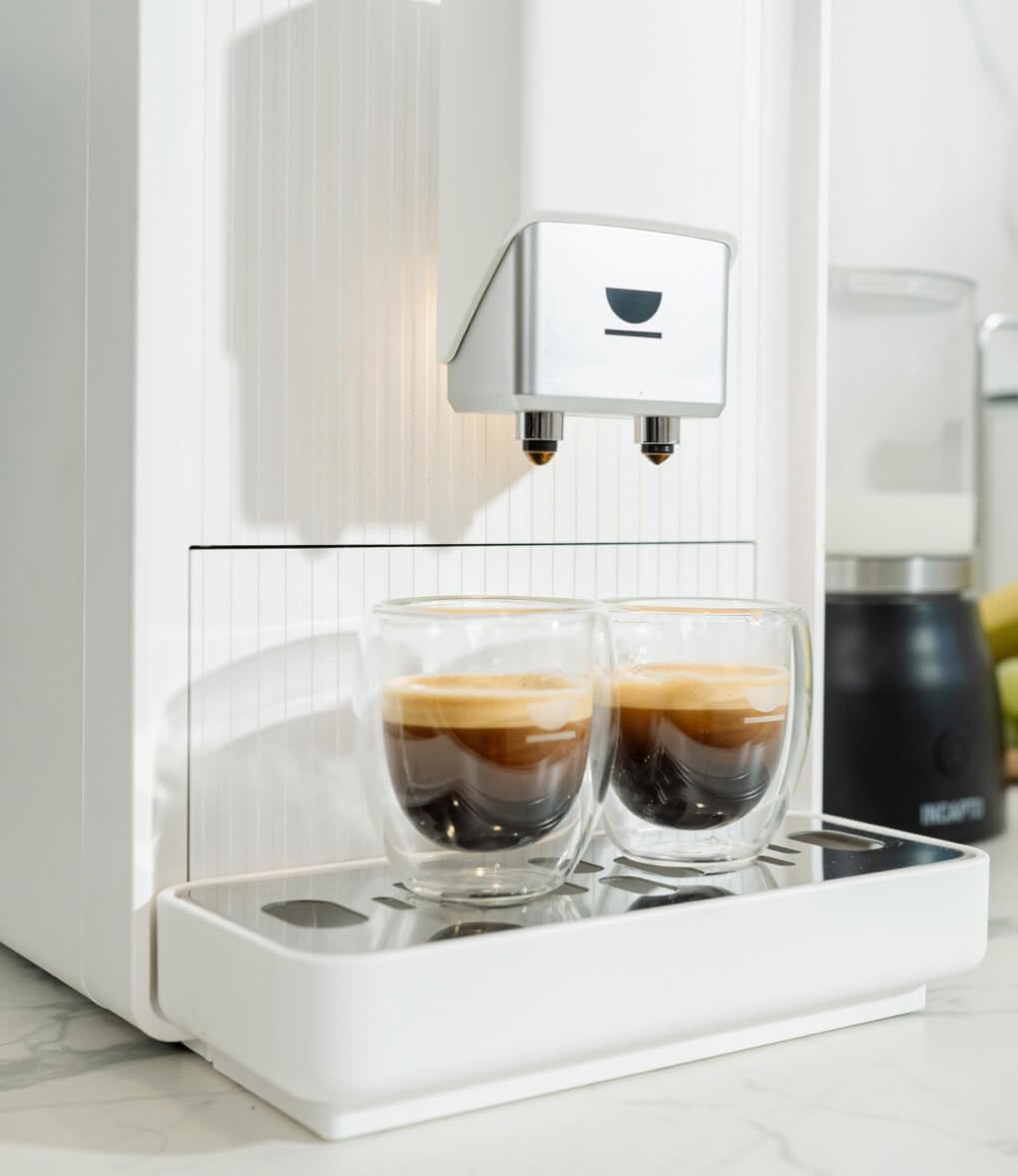 Incapto Aura Caffettiera Superautomatica | 19 Bar | Doppio Pulsante Espresso | Caffettiera a grana compatta e design elegante | Macinino regolabile | Pulizia automatica | Ricette multiple (bianco)