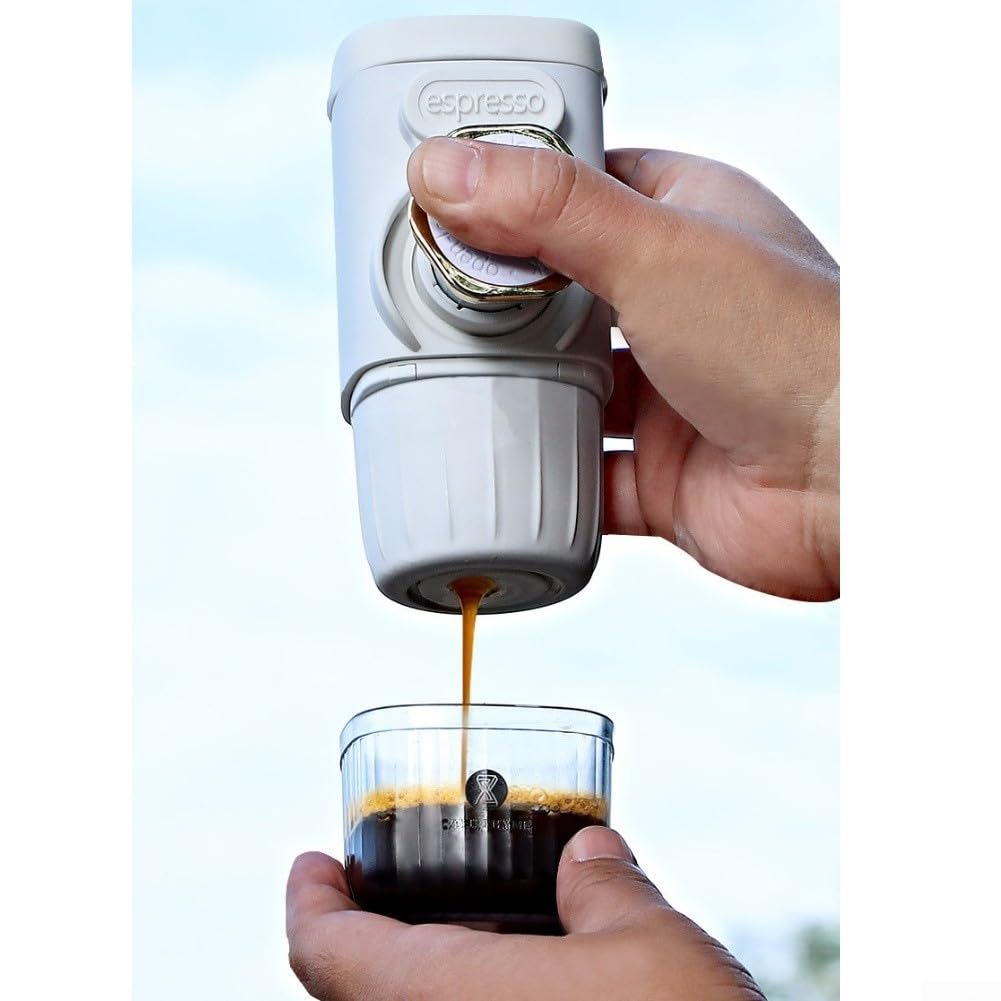 QOXEZY Cafetera portátil de espresso manual, 15 bares, presión de mano, para café molido y cápsulas, viajes, camping, al aire libre, color negro, 12,5 x 7,3 x 6 cm (blanco)