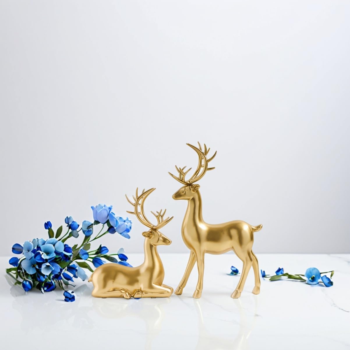 VICASKY 2pezzi Ornamento Decorativo di Cervide in Resina Statuetta Natalizia da Tavolo per Festa di Natale Regalo per Camera da Letto Ragazzo Ragazza Ragazza
