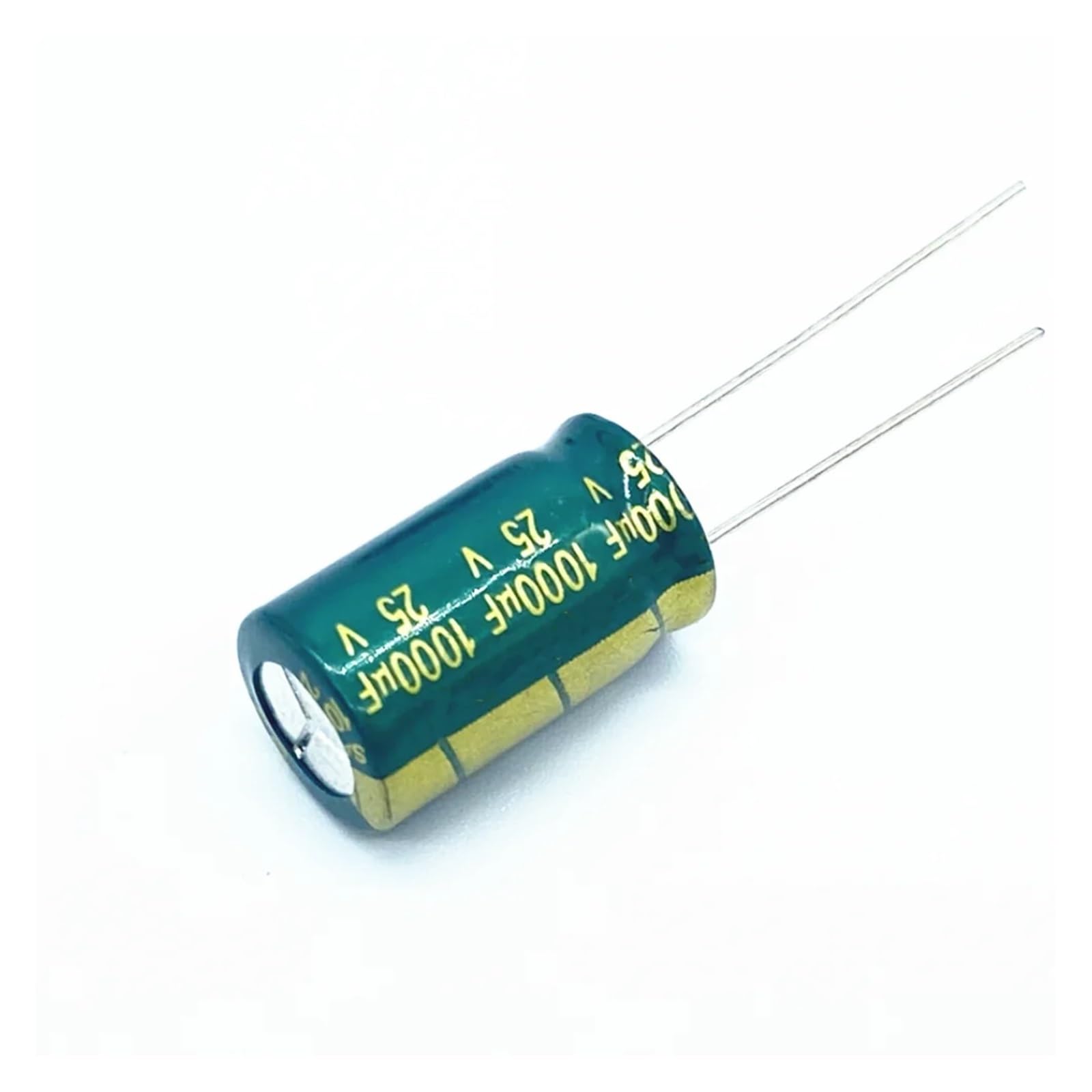 Condensateur 25V 820uF pour remplacer un composant gonflé et réparer un écran de télévision