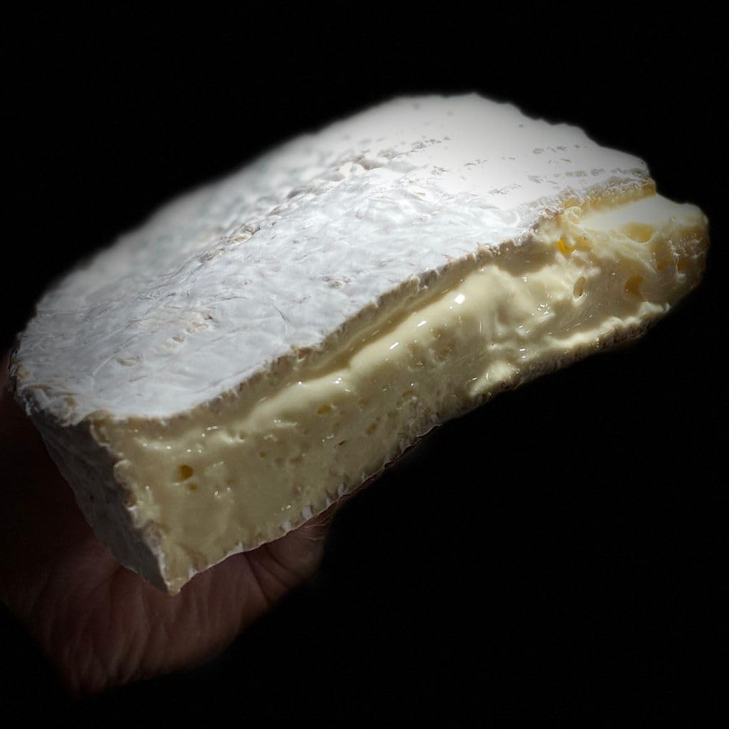 Véritable Brie de Meaux AOP – 750g (1/4 Meule) – Saveurs Noisette et Champignon – Fromage Français de Tradition au Lait Cru – Idéal pour Réceptions, Événements et Amateurs de Terroir