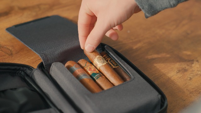 Amazon.com: CASE ELEGANCE Klaro Travel Leather Cigar Case, 5 Cigar