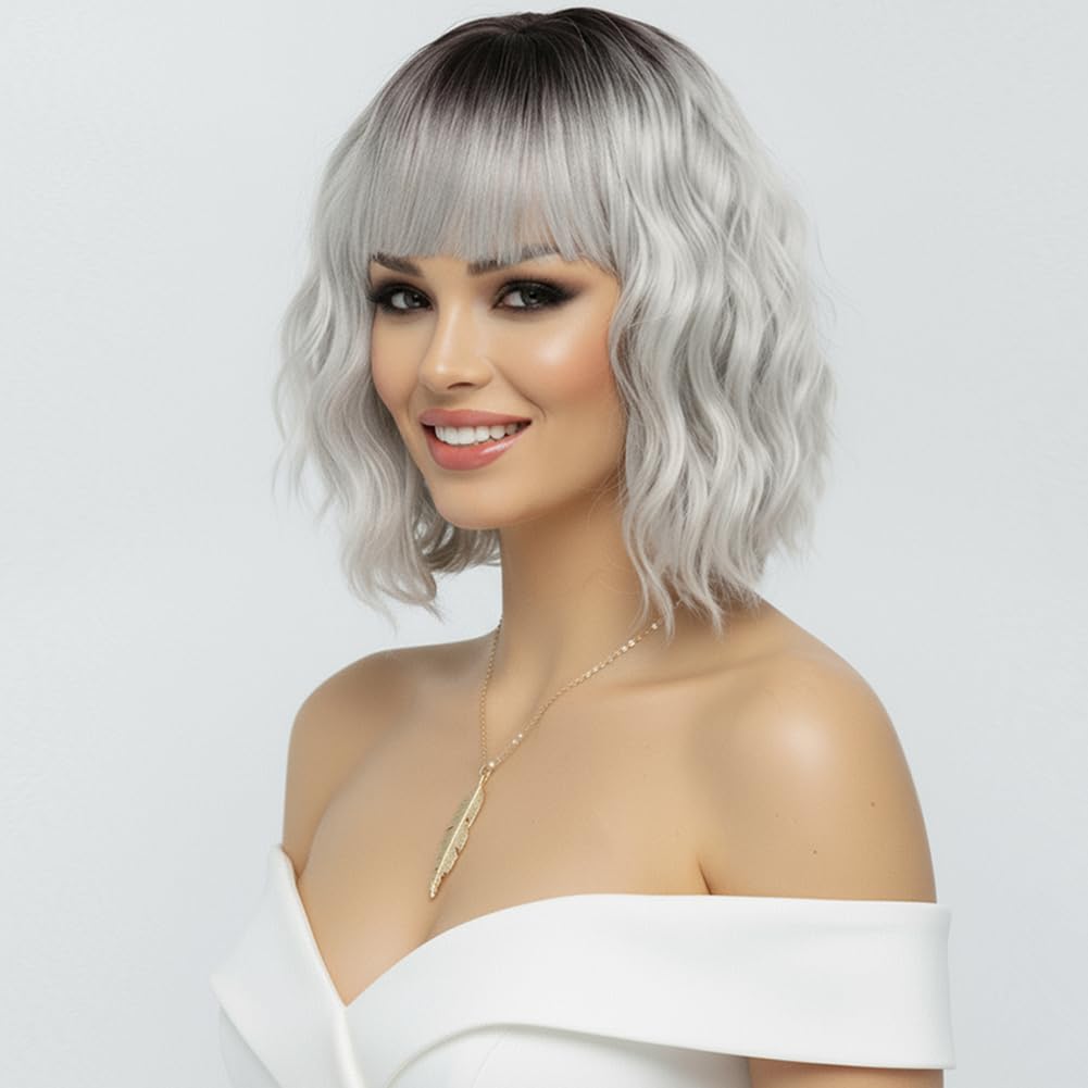 SIMKAYLEE Parrucca da donna ondulata in argento con frange, colore grigio ombreggiato, con radici scure, lunghezza media, per l'uso quotidiano (35,6 cm)