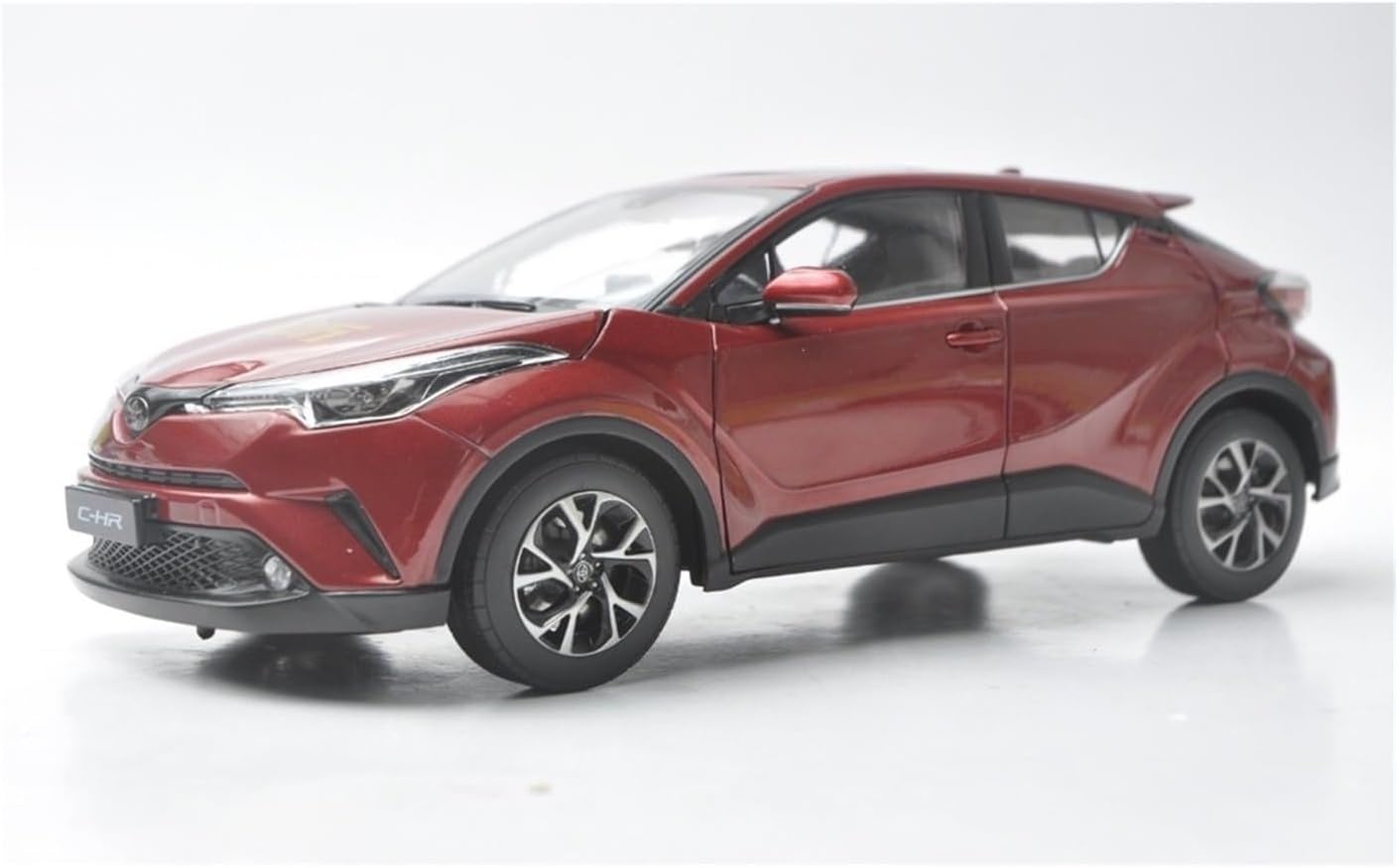 for 1:18 Die Casting Model for Toyota C-HR 2017 Full Red Car Miniature Collectible Gift