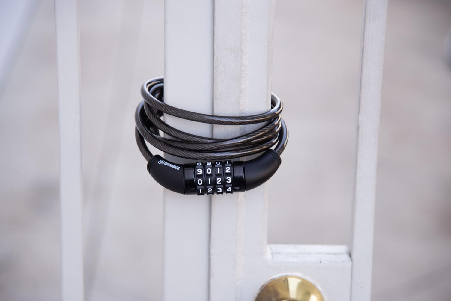 BRINKS Cable de bloqueo de bicicleta para exteriores de 6 pies con combinación de 4 esferas reiniciables, acero flexible autoenrollable, envoltura protectora de vinilo, seguro y duradero, 5/16