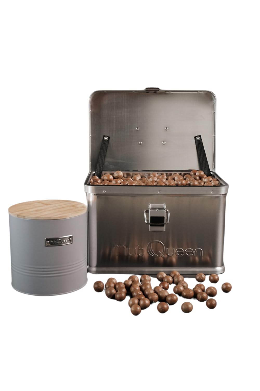 Vorratsset, 10 kg Macadamianüsse in Schale in einer luftdicht abschließenden Aluminiumbox, 1 luftdichte Aufbewahrungsdose aus Blech mit Bambusdeckel (leer)