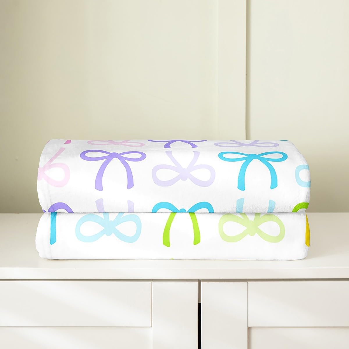 Manfei Cute Bowknot Fleece Blanket,Cartoon Princess Style Bowknot Striped Bed Blanket for Kids Teens,Watercolor Rainbow Gradient Bow-tie Flannel Blanket for Room Decor,Queen 90"x90"