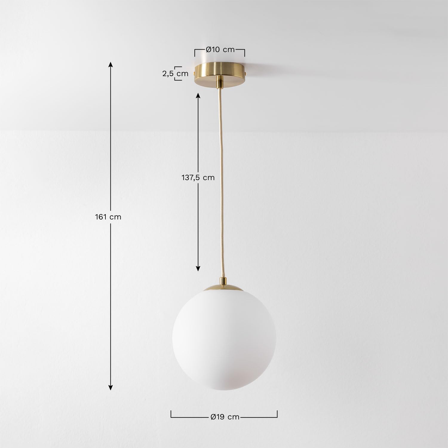 SKLUM Żelazna lampa sufitowa ze szklaną kulą Uvol Ø19 cm