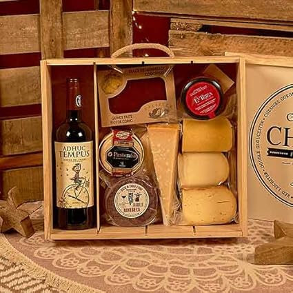 LOTES CON QUESO - LOTE 340-10. Vino Tinto, Queso Torta Barros, Queso Cabra, Queso Parmesano, Membrillo, Mermelada Tomate, 3 Quesos de Menorca