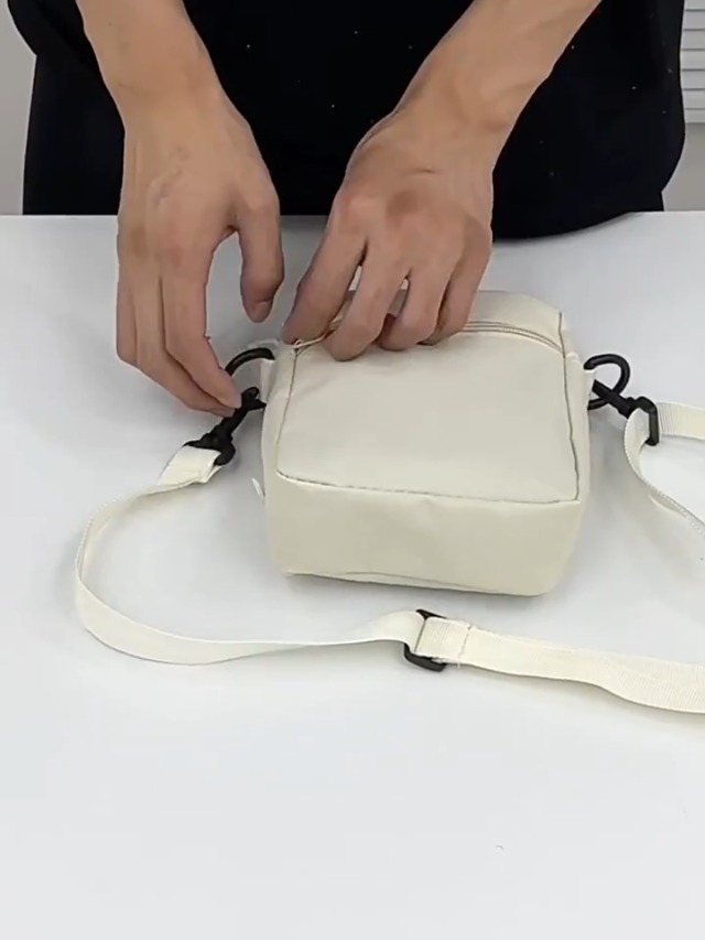 Amazon | [NAKACHI] ショルダー バッグ 無地 軽量 コンパクト 斜めがけ