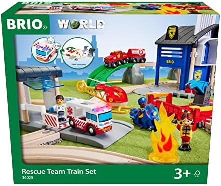 BRIO World Polizei und Feuerwehr Set Deluxe - Spielzeug ab 3 Jahre | 38 Teile, Holzeisenbahn-Set mit Polizeistation, Feuerwehrzug, Löschhubschrauber und Krankenwagen, Geschenk
