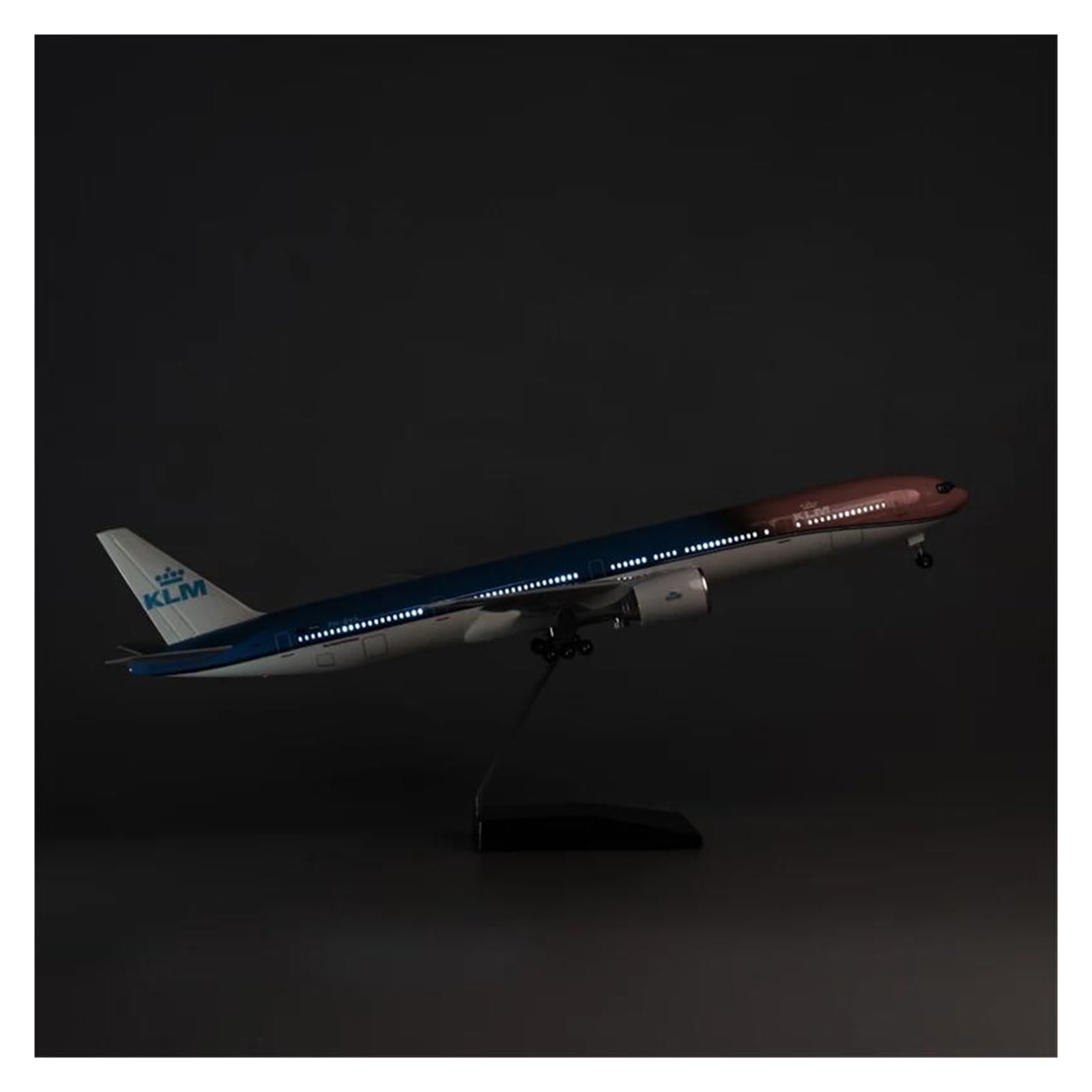 Modelo de avión B777 a escala de 47 cm con sistema de iluminación interior