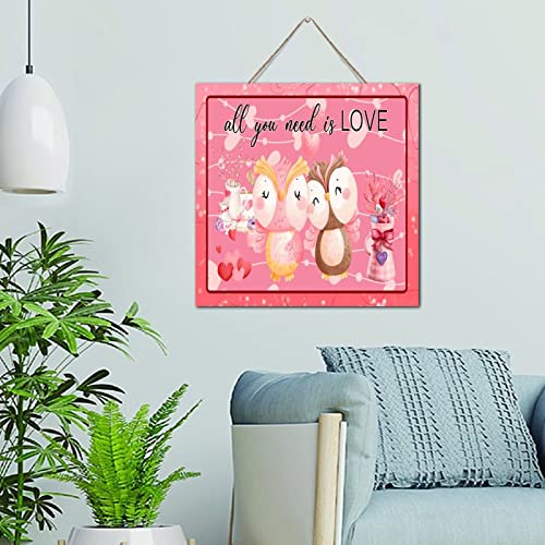 Panneau bois All You Need Is Love pour celebrer l'amour en decoration interieure