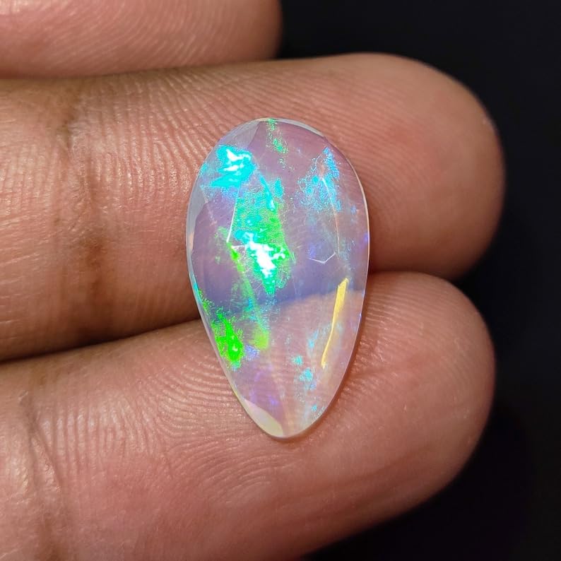 Opale éthiopienne à facettes 18x10mm de qualité AAA pour création de bijoux