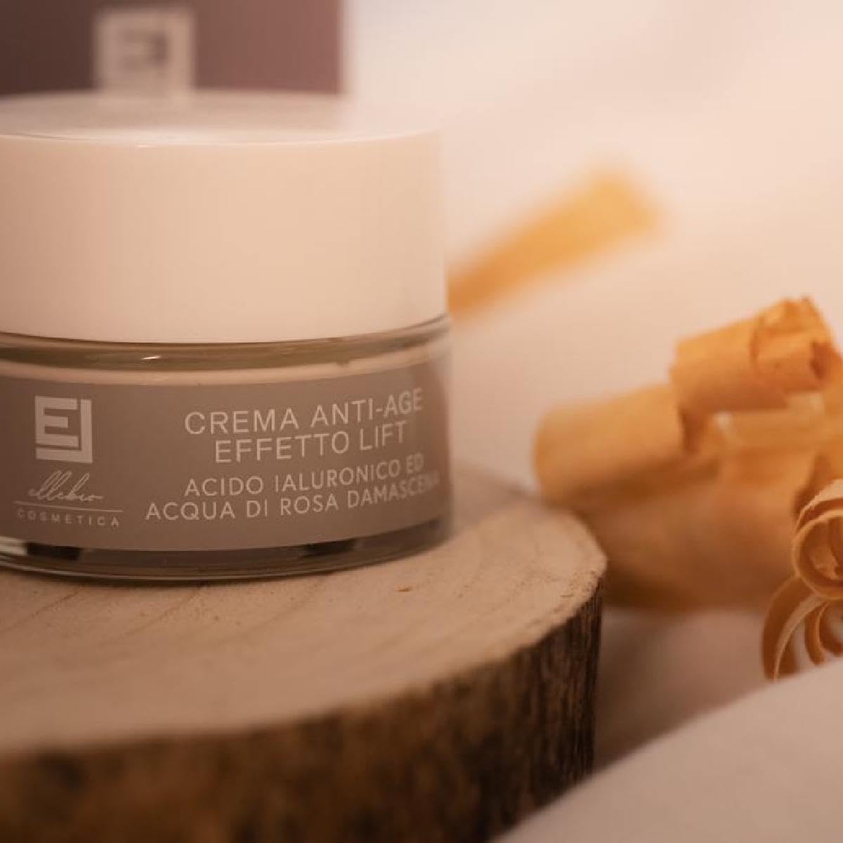 CRÈME ANTI-ÂGE RELAXANTE EFFET LIFTING À L'ACIDE HYALURONIQUE HYDRATANT ET REPULPANT ANTIOXYDANT RÉDUIT LE STRESS TESTÉ SUR PEAUX SENSIBLES BIO ET BIO MADE IN ITALY
