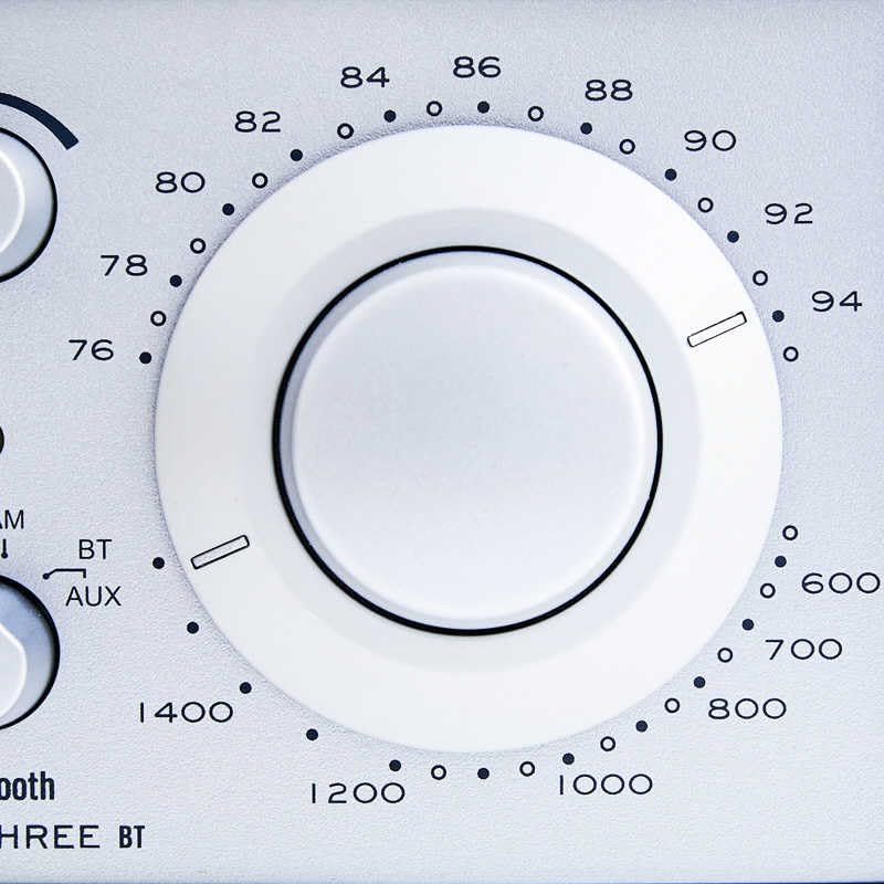 Tivoli Audio Model Three BT - Walnut/Beige (White/Silver) Tivoli