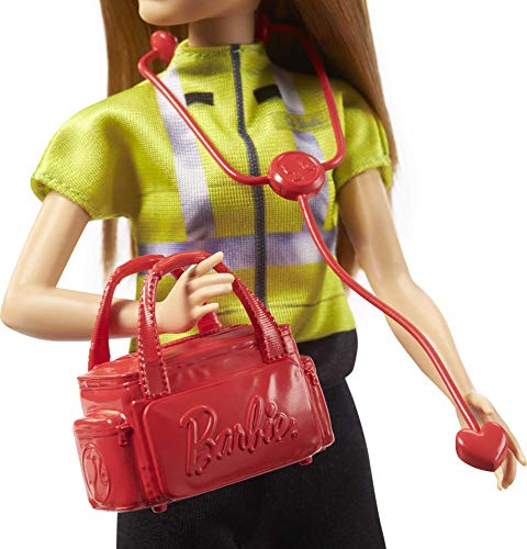 Barbie GYT28 - Rettungssanitäterin Puppe, zierlich brünett (ca. 30 cm), Kleidung & Accessoires passend zur Rolle: Stethoskop, Arzttasche, tolles Geschenk für Kinder, Spielzeug ab 3 Jahren – Bild 4