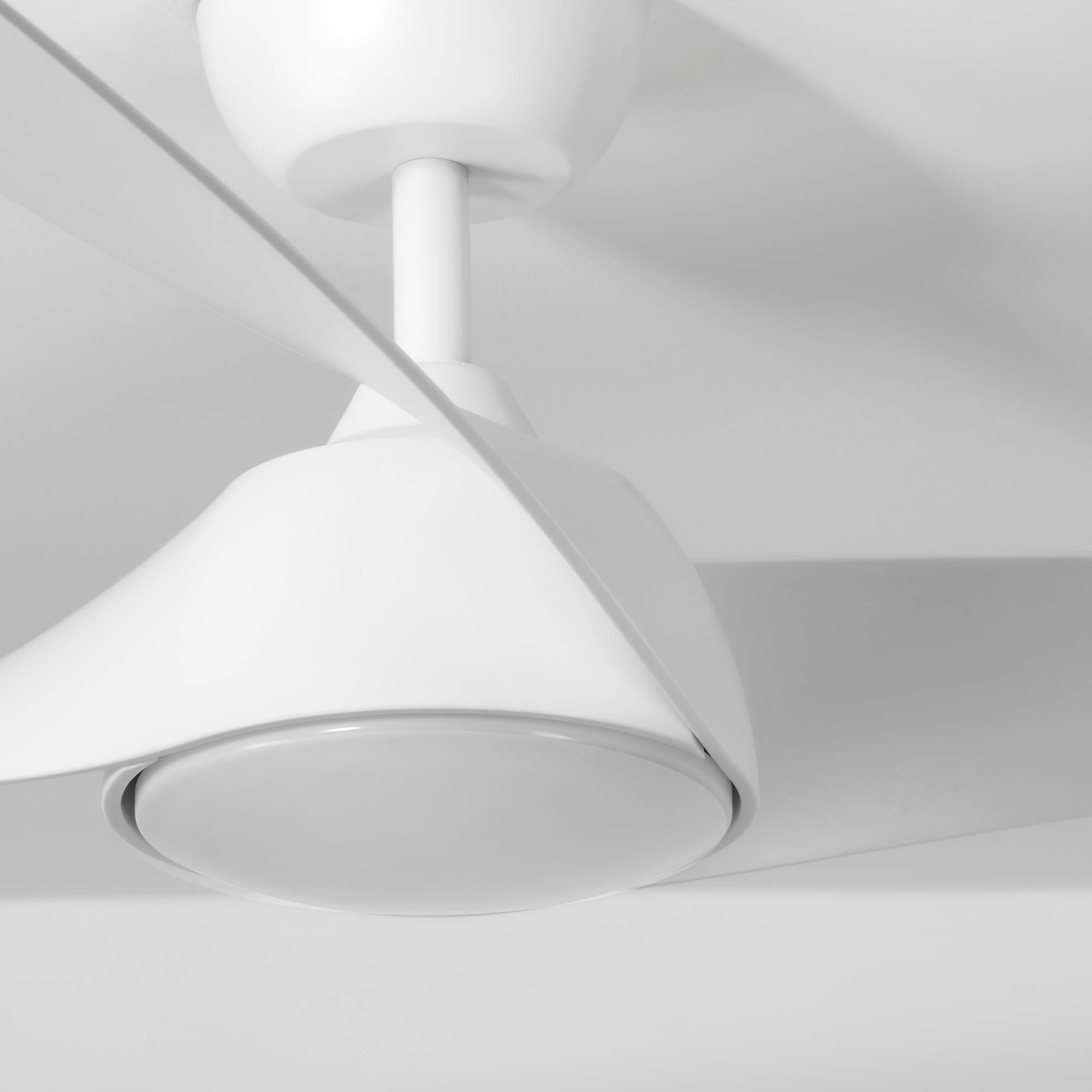 Zelha Ventilador Techo Blanco. Luz Led 24W Neutra/Cálida/Extra Cálida. Motor DC. 3 Aspas ABS Ø132cm. Verano/Invierno. 6 Velocidades. Control Remoto Temporizador. Silencioso. Brisa