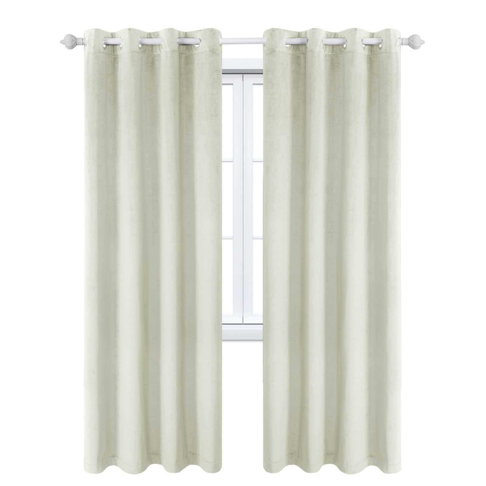 Rideaux occultants en velours beige pour faire l'obscurité complète dans la chambre