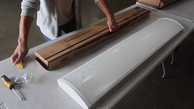 Image of ED 4PK 4FT LED Wraparound Light, 48 inch Led Light Fixture, 54W, 6210LM, 3500 /4000 /5000K, 120-277V Commercial 4FT Led Light Fixtures for Garage,Laundry Room,Warehouse,Closet,Shop,UL & DLC