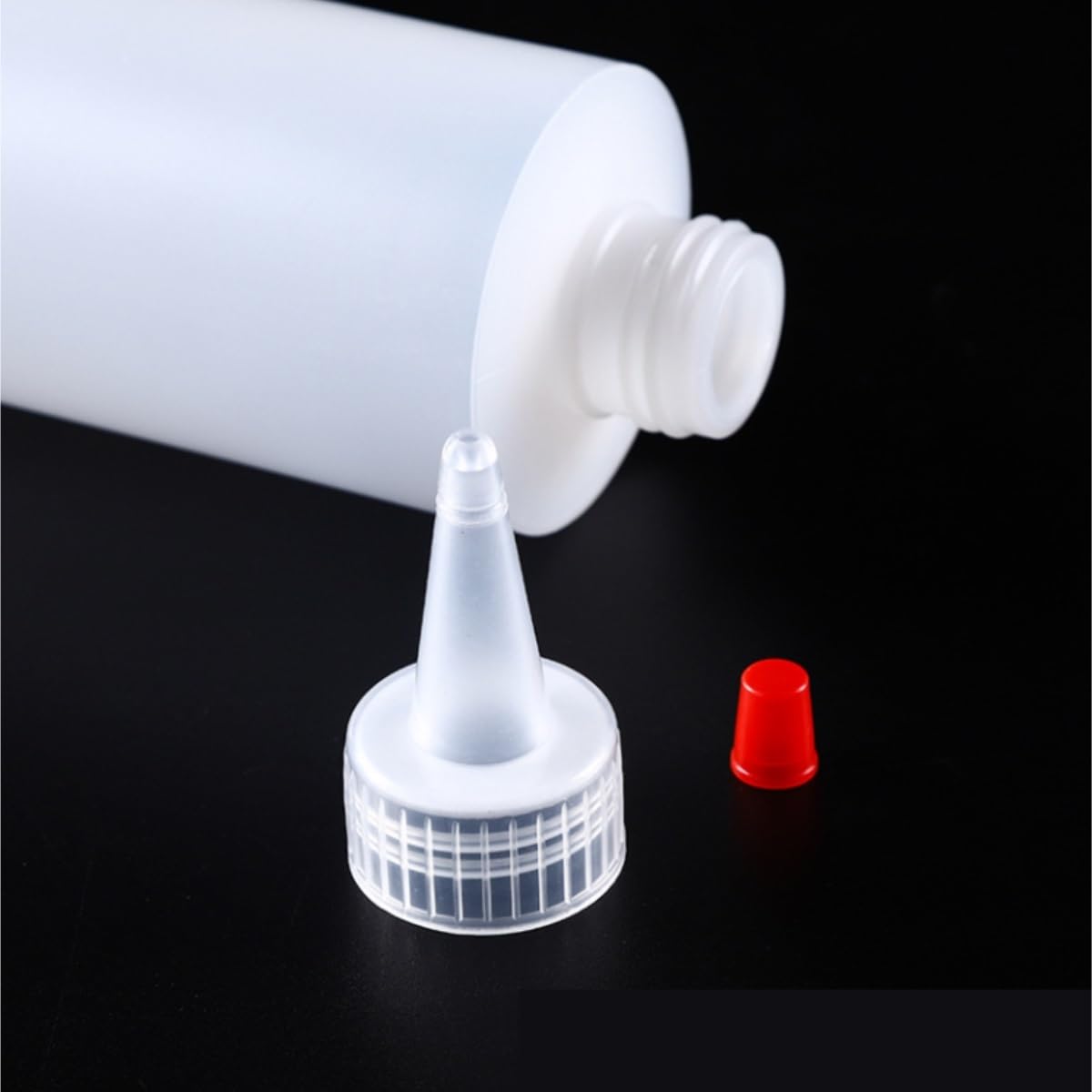 Quetschflasche Squeeze Flasche Kunststoff-Gewürz-Quetschflasche, Rote Verschlusskappe, Spitze Öffnung, 5-teiliges Set Saucenflasche(120ml)