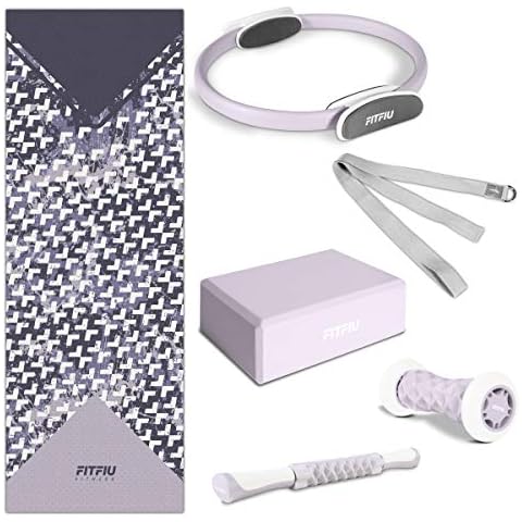 FITFIU Fitness KITWELL-601 - Pack de 6 accesorios Yoga Pilates color Lila que incluye esterilla, aro, bloque, masajeador de pie, barra de masaje y correa de yoga, Diseño único geométrico Cover