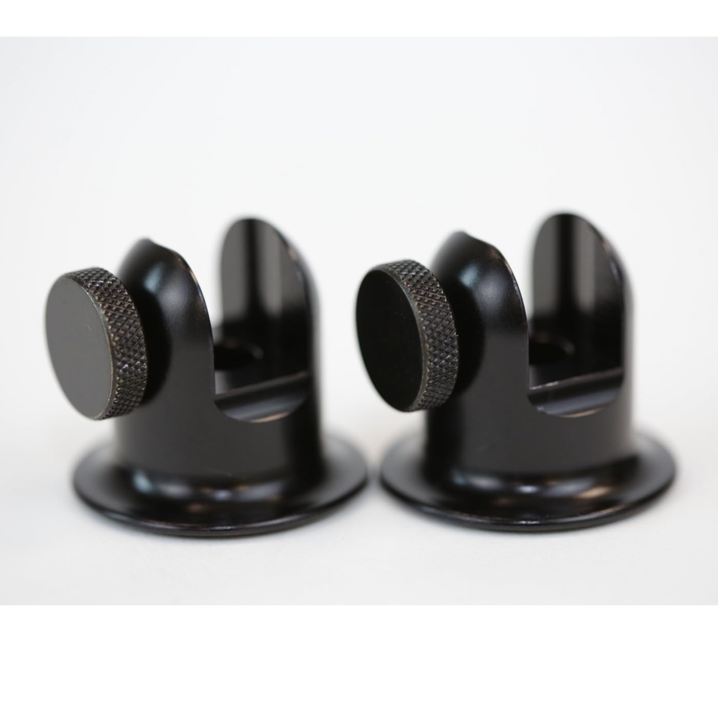 Korda Aluminium Black Singlez Stage Stand, Rutenhalter für Stege, 2er Set | präzise JAG Fertigung, maximale Stabilität auf Holzstegen, extrem leichtes Design, vielseitiges Rutenstützen-System
