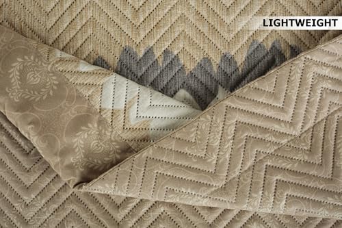 Image of Amazon Brand - Umi 100% Cotton Quilted /Ultrasonic 280 Tc Printed King Size Bed Cover /Bedsheet /Bedspread Comforter with 2 Pillow Shams /Cover, (Luxurious, 90 x100 inches, Beige & White)