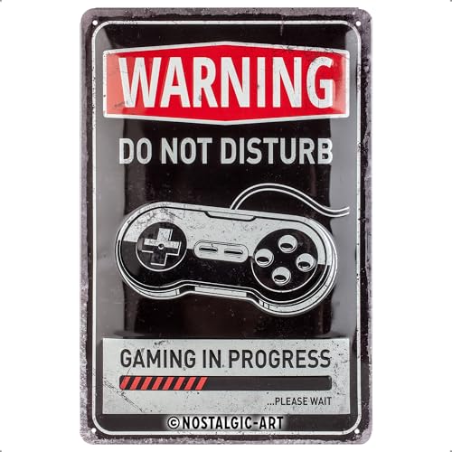 Nostalgic-Art Retro Blechschild Gaming in Progress, Warnschild als Geschenk-Idee für Gamer, aus Metall, Vintage-Design zur Dekoration, 20 x 30 cm 1 Nostalgic-Art Retro Blechschild Gaming in Progress, Warnschild als Geschenk-Idee für Gamer, aus Metall, Vintage-Design zur Dekoration, 20 x 30 cm