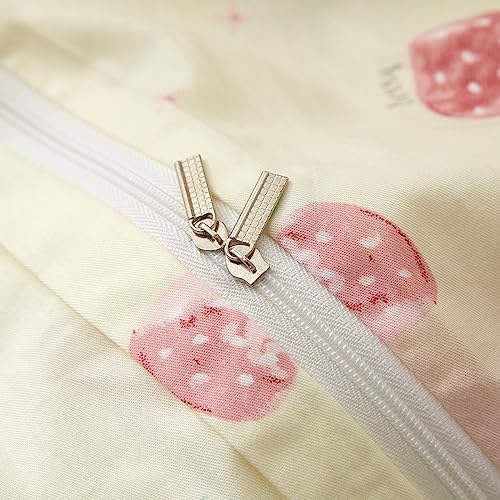 Image of VM VOUGEMARKET Cute Strawberry Duvet Cover Full 3 Pieces Fruit Bedding Set Cream White Cotton Quilt Cover with Zipper for Girls Women 80x90 Inch