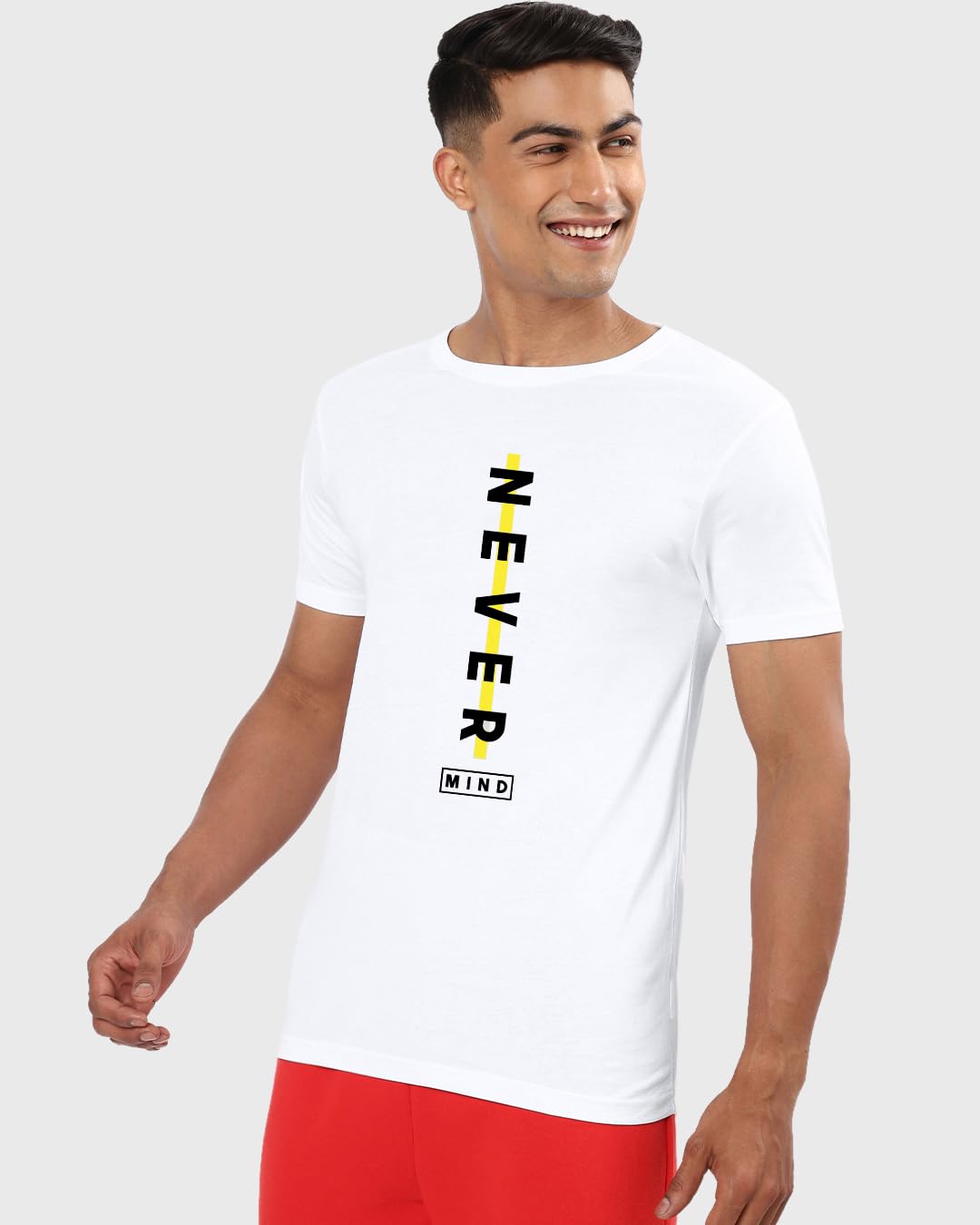 Bewakoof Camiseta estampada 100% algodón para hombre, ajuste regular, cuello redondo, media manga, blanco, 48