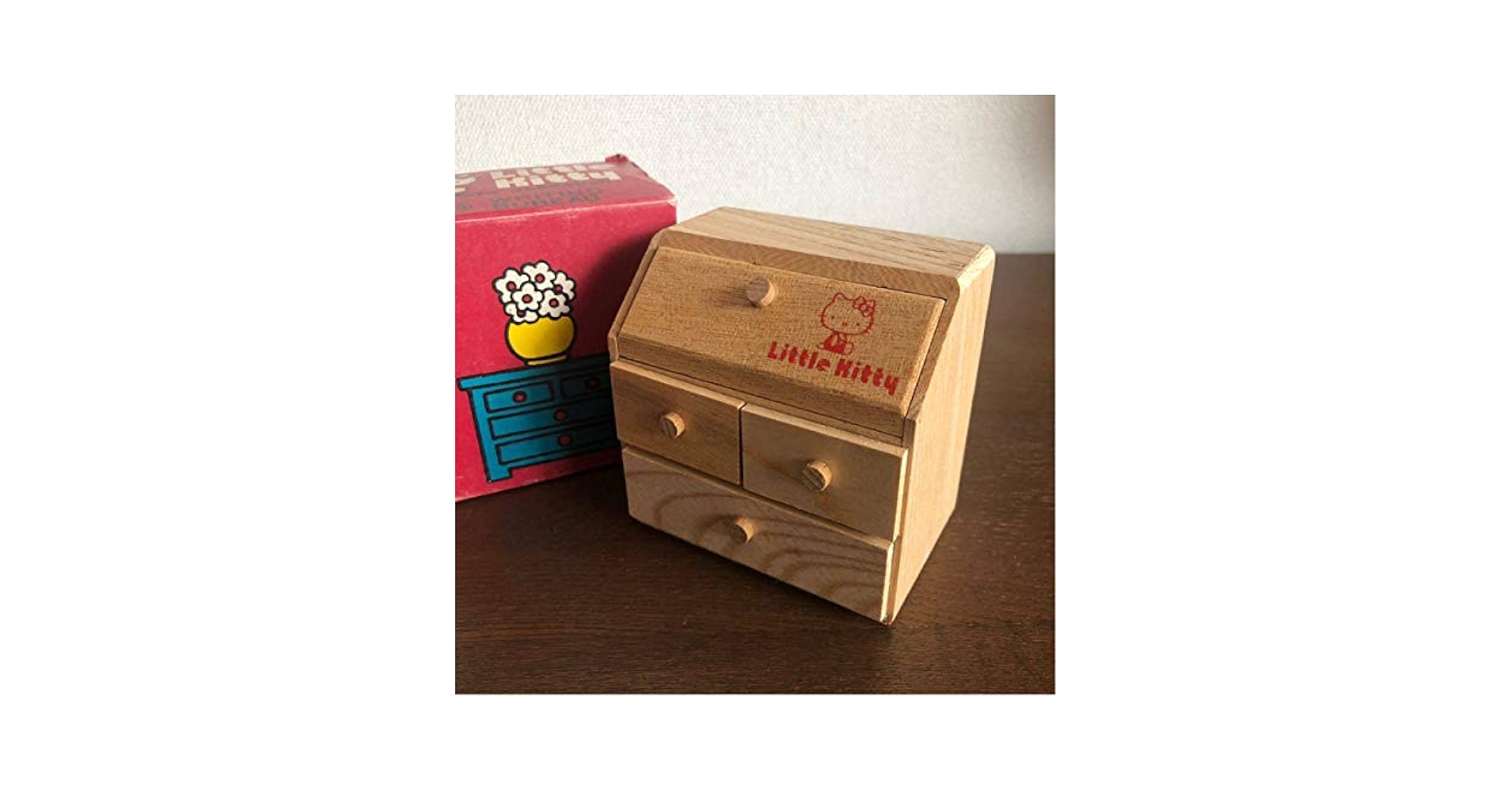 ハローキティ　キティ ミニチュア家具　ドレッサー タンス レトロ 木製 セット Amazon | ハローキティリトルキティ ミニチュアコレクション 103