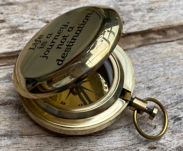 Brújula de bolsillo vintage de latón con cita grabada miniatura 4
