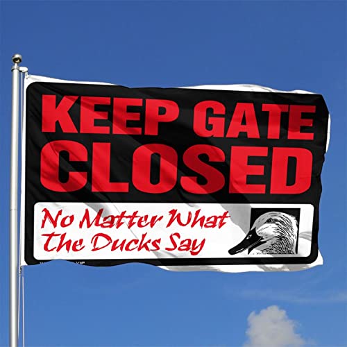 Drapeau Keep Gate Closed pour habiller grand mur vide de garage